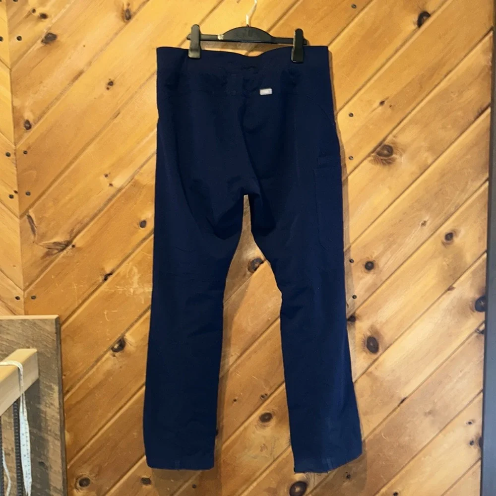 FIGS navy technical collection men’s scrubs pants